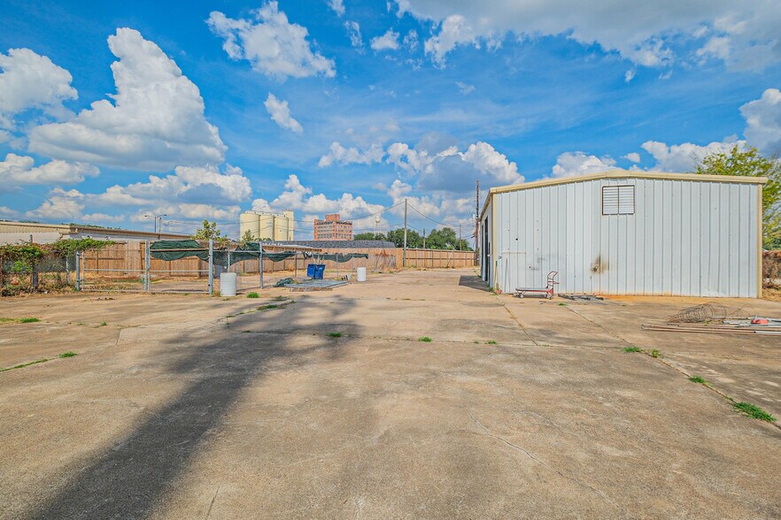 More Photos Of 7830 Highway 90A, Sugar Land Warehouse For Lease