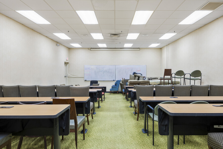 More Photos Of 3 Watervliet Avenue Ext, Albany Hotel For Sale