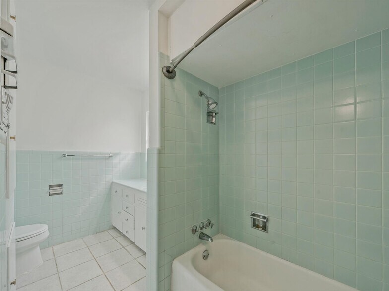 More Photos Of 2326 Hartford Rd, Austin Apartments For Sale