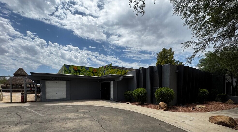 Primary Photo Of 7301 E Butherus Dr, Scottsdale Restaurant For Sale