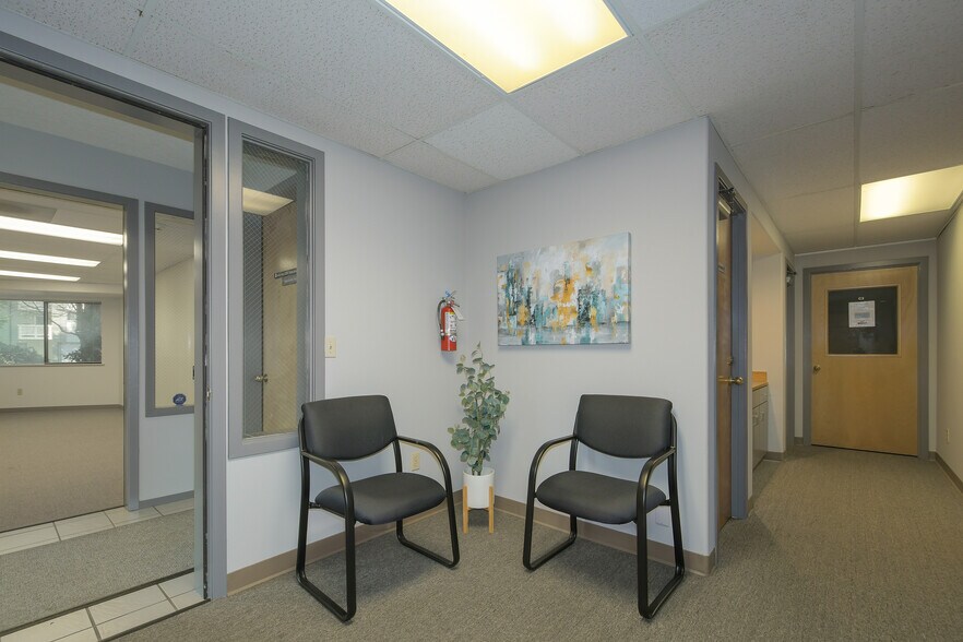 More Photos Of 9860 SW Hall Blvd, Tigard Office For Lease