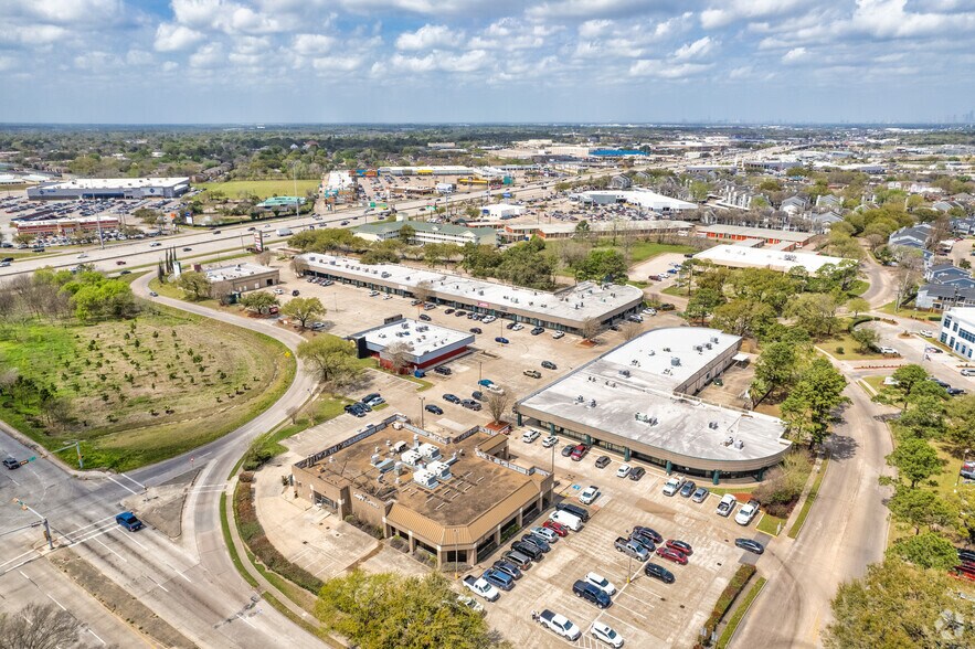 More Photos Of 12501-12607 Gulf Fwy, Houston Unknown For Lease