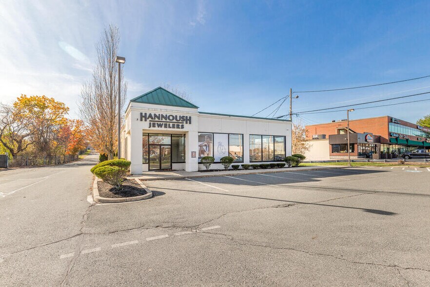 More Photos Of 150 Andover St, Danvers Freestanding For Lease