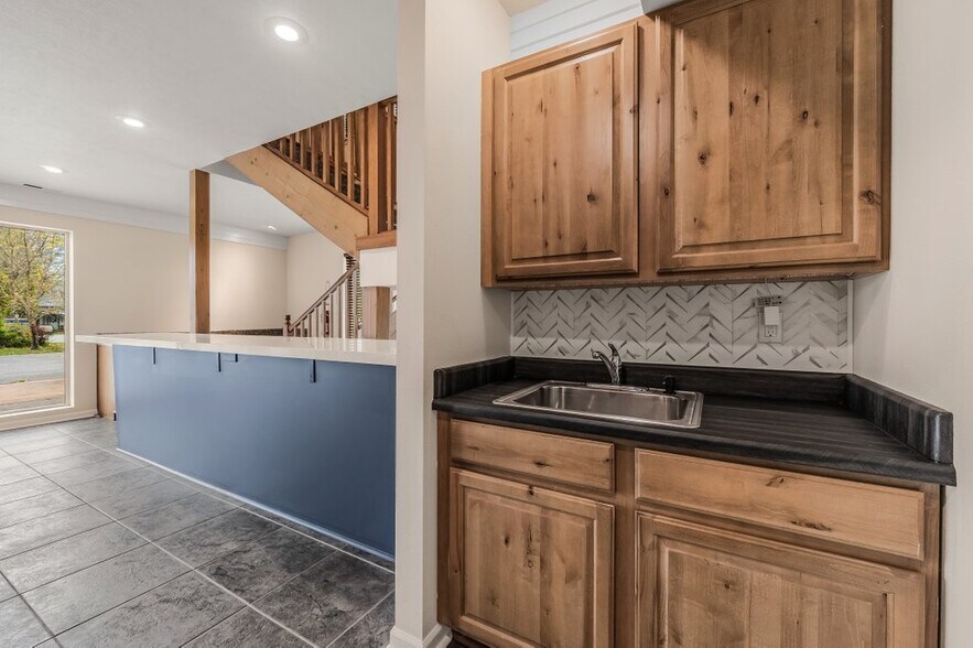 More Photos Of 204 4th, Dover Office For Lease