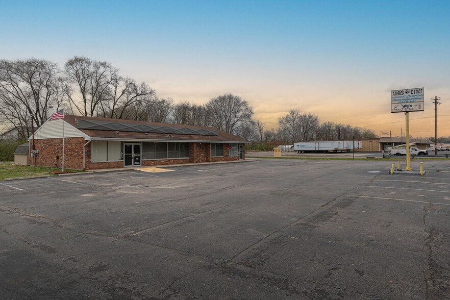 More Photos Of 749-751 Dayton Oxford Rd, Carlisle Freestanding For Lease