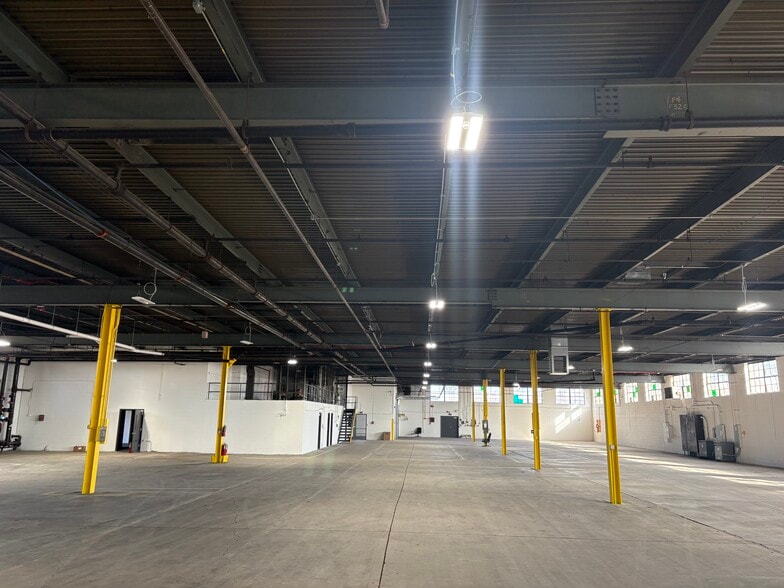 More Photos Of 235 N Artesian Ave, Chicago Manufacturing For Sale