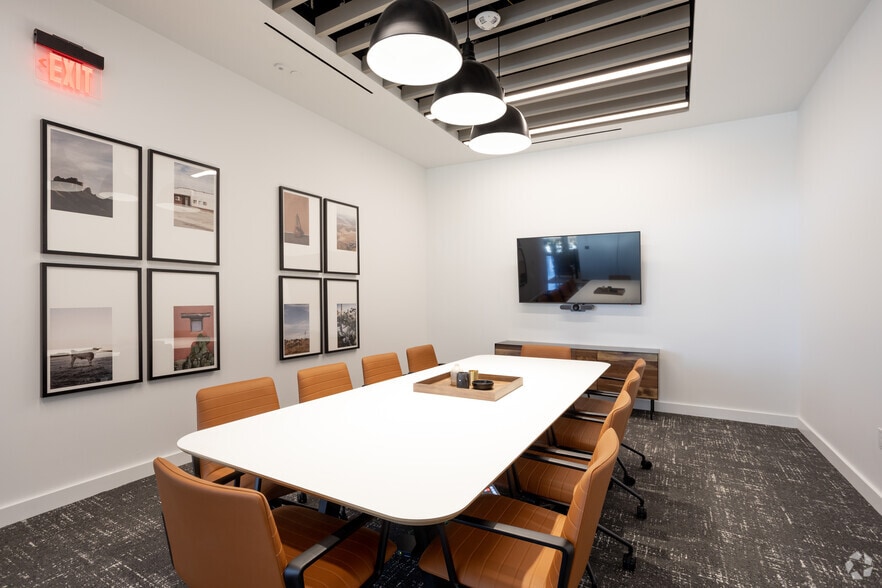 More Photos Of 3232 E Cesar Chavez St, Austin Office For Lease