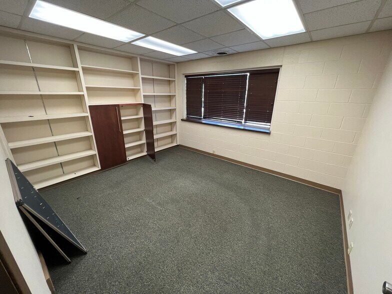 More Photos Of 2602 N Morgan St, Decatur Office For Sale