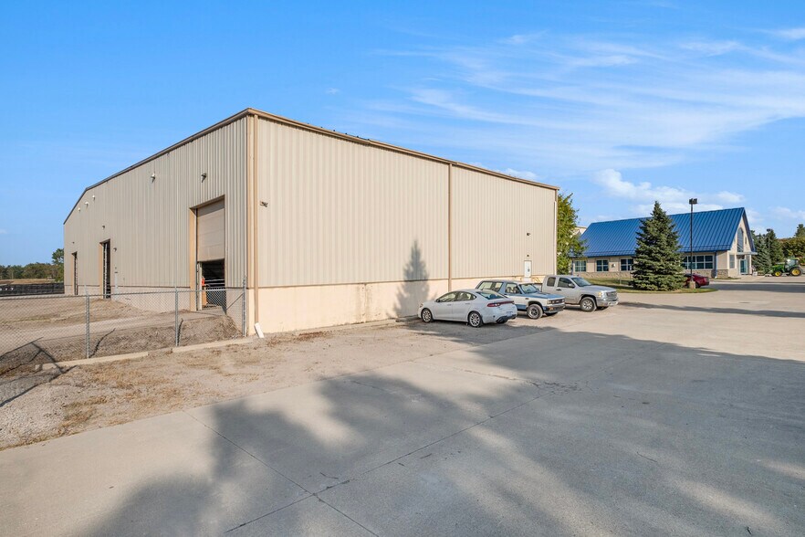 More Photos Of 4072 Flint Asphalt Dr, Burton Distribution For Sale