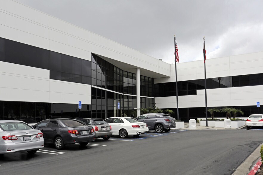 More Photos Of 2355 Main St, Irvine Office For Lease
