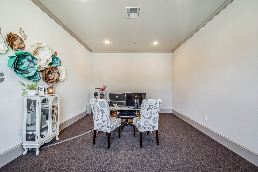 More Photos Of 256 Ed English Dr, Shenandoah Medical For Sale