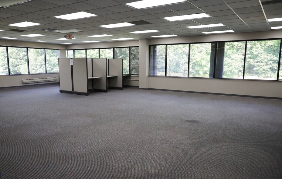 More Photos Of 6910 N Shadeland Ave, Indianapolis Serviced Offices For Lease