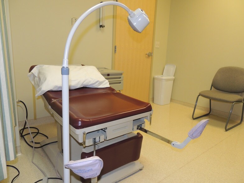 More Photos Of 19465 Deerfield Ave, Lansdowne Medical For Sale
