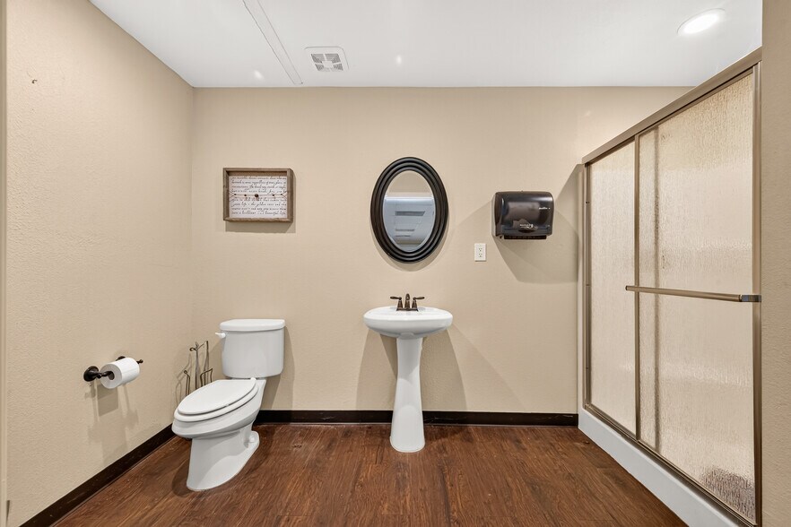More Photos Of 214 N Loop 336 E, Conroe Office For Sale