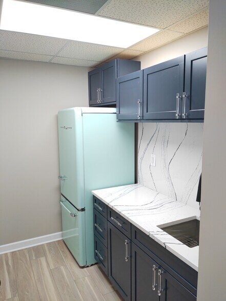 More Photos Of 2136 Gallows Rd, Vienna Office For Lease