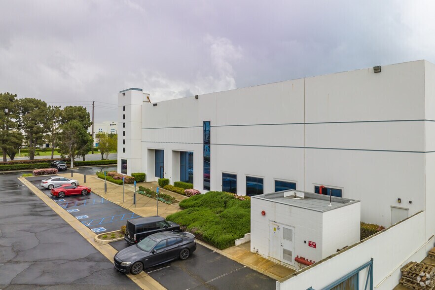 More Photos Of 1260 S Vintage Ave, Ontario Warehouse For Lease