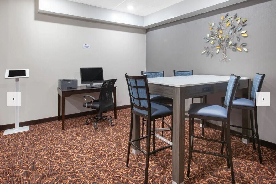 More Photos Of 255 28th St SW, Grand Rapids Hotel For Sale