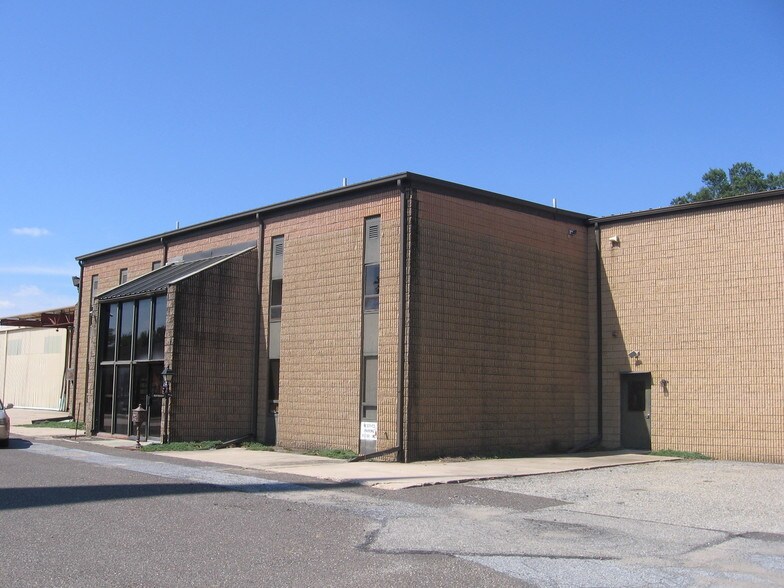 Primary Photo Of 876 N Lenola Rd, Moorestown Warehouse For Lease