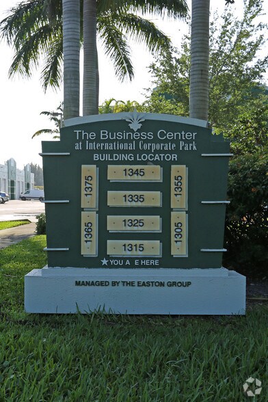 More Photos Of 1325 NW 98th Ct, Doral Warehouse For Lease