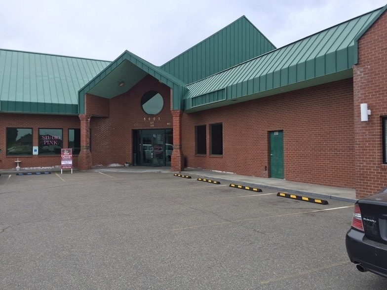 More Photos Of 5601 W Clearwater Ave, Kennewick General Retail For Lease