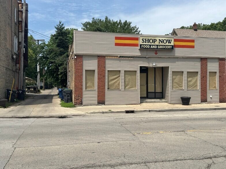 More Photos Of 1942-1948 Maple Ave, Evanston General Retail For Lease