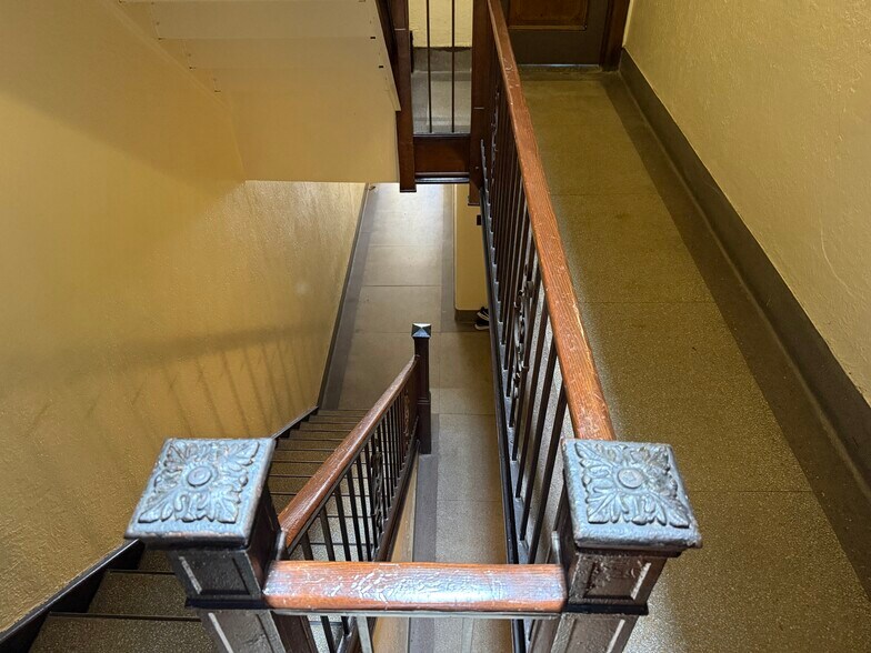 More Photos Of 8161 Woodhaven Blvd, Glendale Apartments For Sale