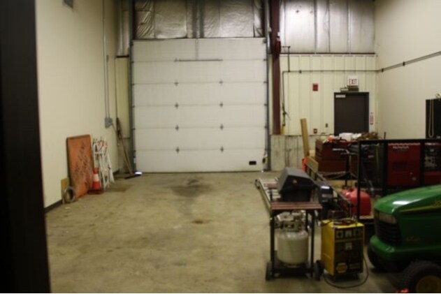 More Photos Of 827 W Progress Dr, Dixon Manufacturing For Sale