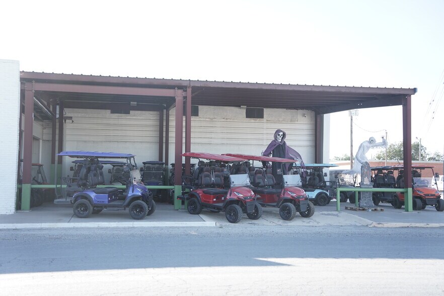 More Photos Of 215 N Main Ave, Big Lake Flex For Sale