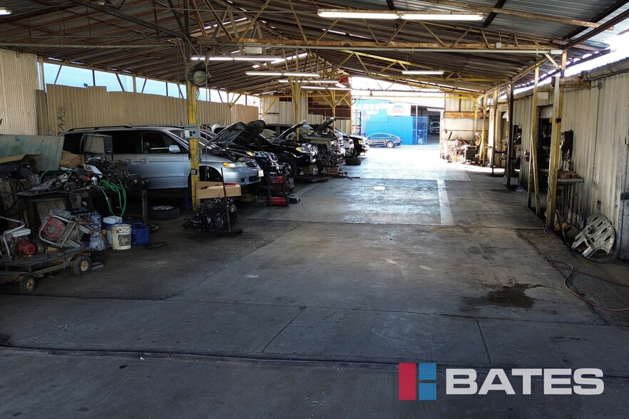 More Photos Of 4726-4730 Memphis St, Dallas Showroom For Sale