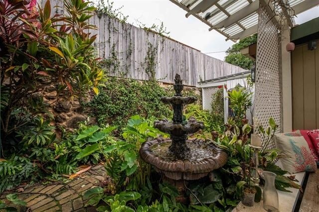 More Photos Of 145 N Market St, Wailuku Storefront Retail Residential For Lease