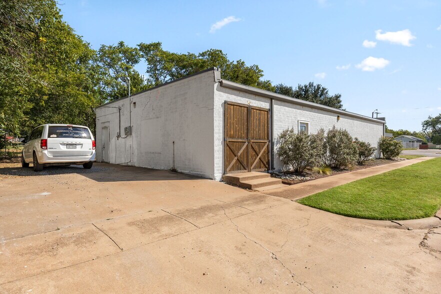 More Photos Of 2710 Grant St, Wichita Falls Freestanding For Sale
