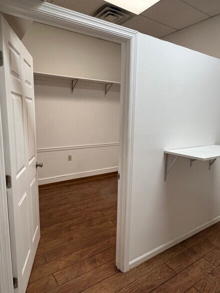 More Photos Of 148 W Pike St, Canonsburg Storefront Retail Office For Lease