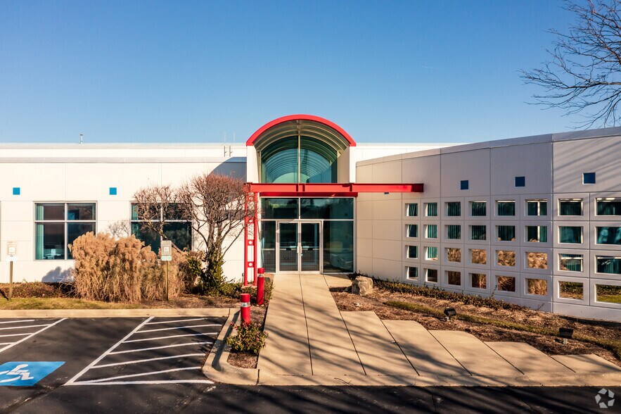 More Photos Of 265 Spring Lake Dr, Itasca Showroom For Lease