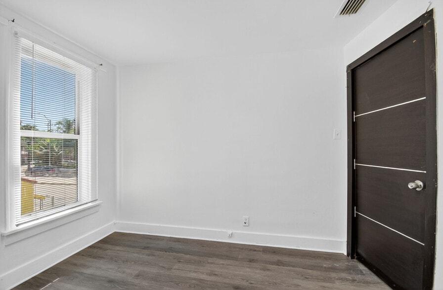 More Photos Of 220 SW 16th St, Dania Beach Office Residential For Sale