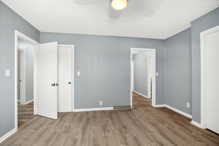 More Photos Of 802 E Nodaway St, Oregon Flex For Sale