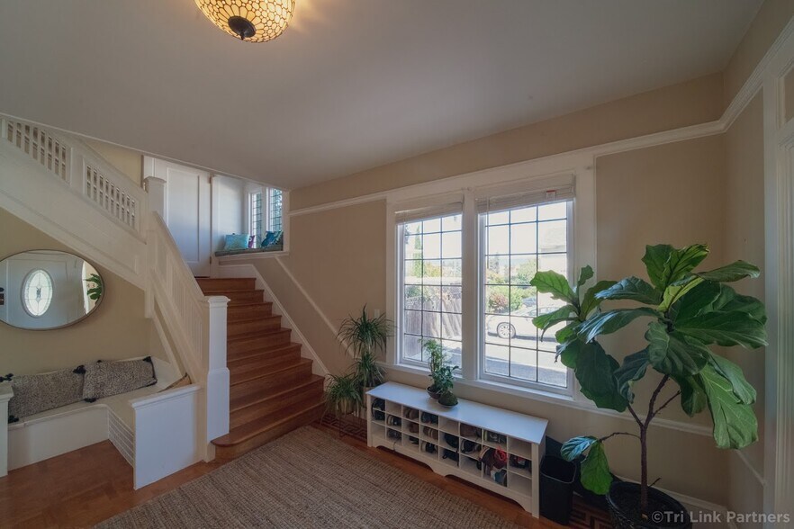 More Photos Of 435 Vernon St, Oakland Specialty For Sale