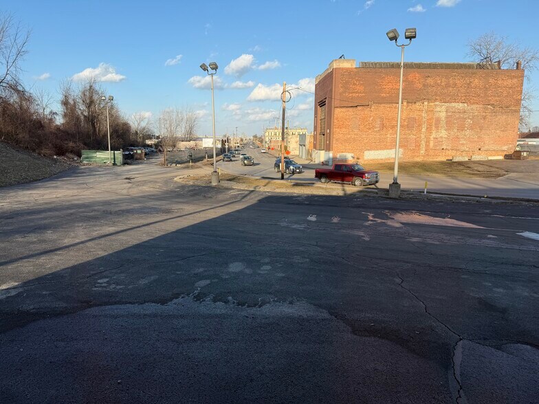 More Photos Of 110 Oak St, Toledo Land For Lease