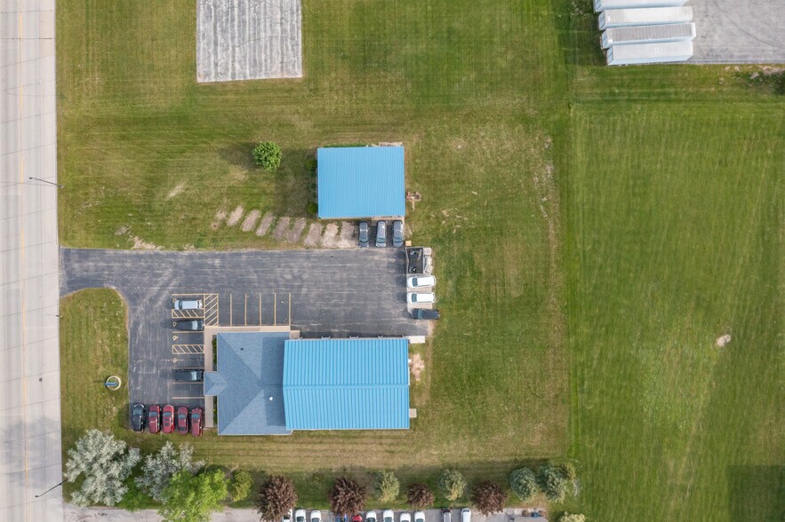 More Photos Of 844 Ontario Rd, Green Bay Showroom For Sale