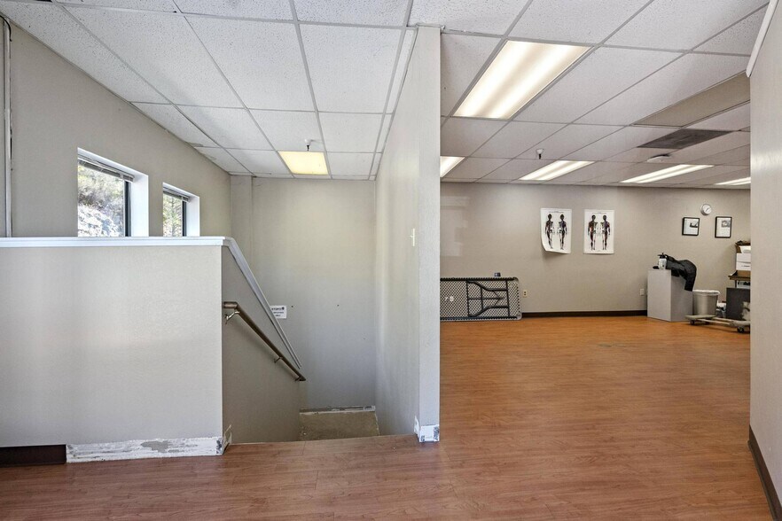 More Photos Of 110 Spring Hill Dr, Grass Valley Manufacturing For Sale