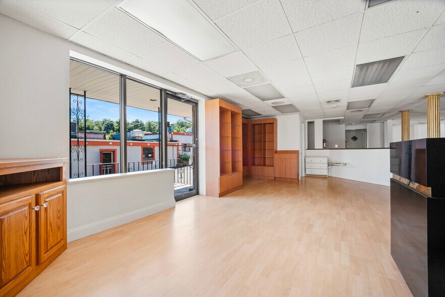 More Photos Of 238 New Britain Rd, Berlin Freestanding For Lease