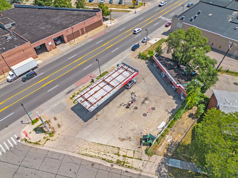 More Photos Of 17537 Grand River Ave, Detroit Service Station For Sale
