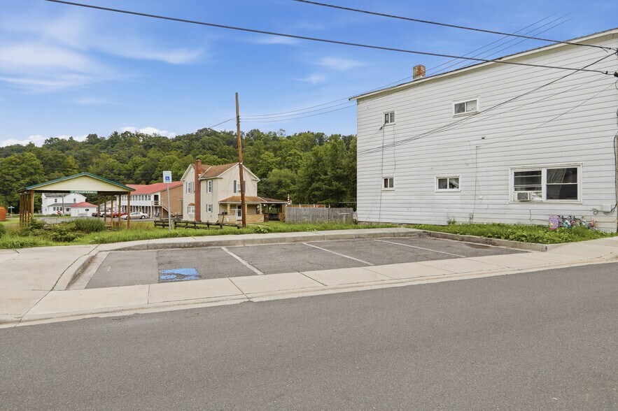 More Photos Of 14811 Broadway Ave, Frostburg Bar For Sale