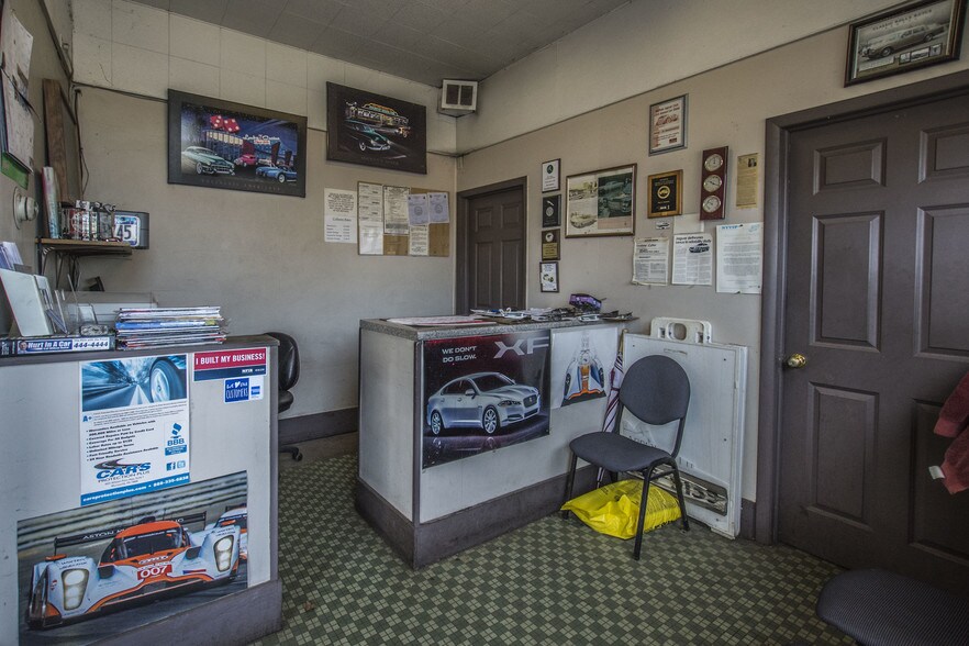 More Photos Of 252 Kenmore Ave, Buffalo Auto Repair For Sale