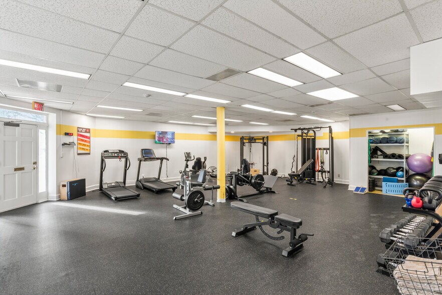 More Photos Of 604 S King St, Leesburg Office For Sale