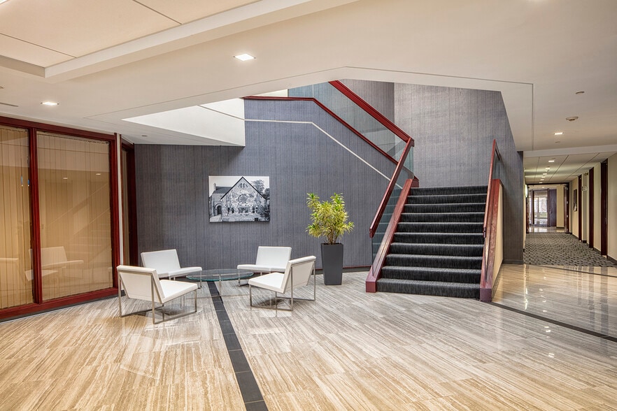 More Photos Of 295 Woodcliff Dr, Fairport Unknown For Lease