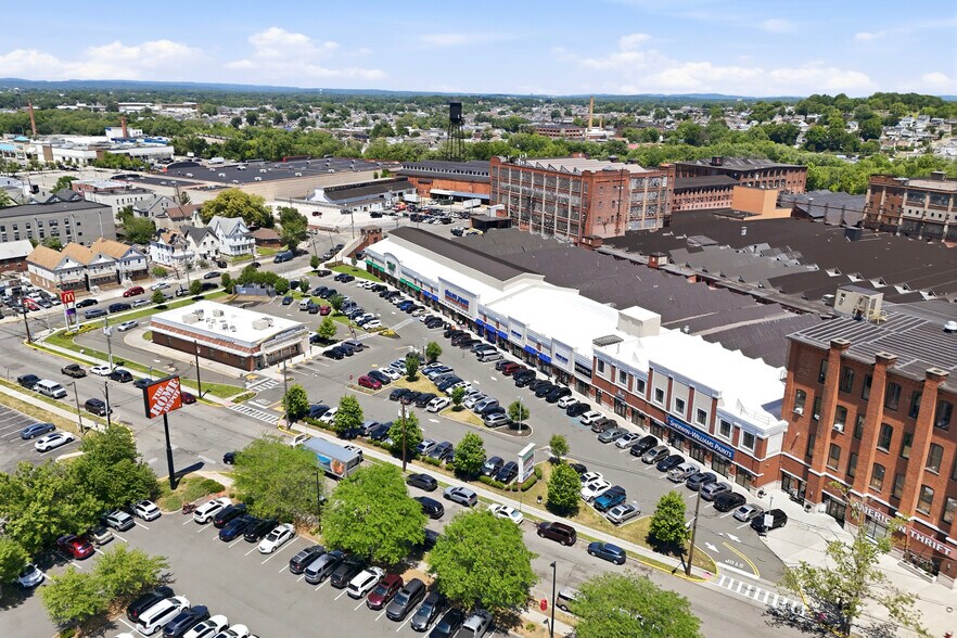 More Photos Of 90 Dayton Ave, Passaic Freestanding For Lease