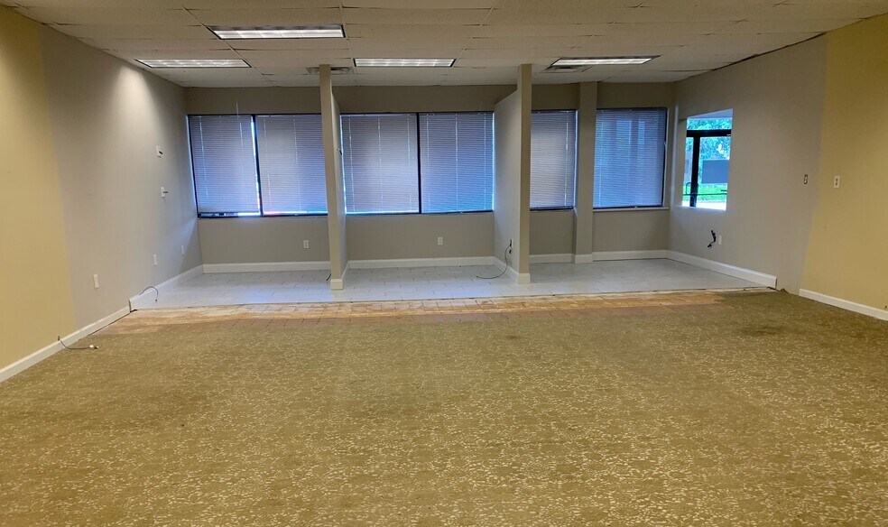More Photos Of 48 King St, Roswell Freestanding For Lease