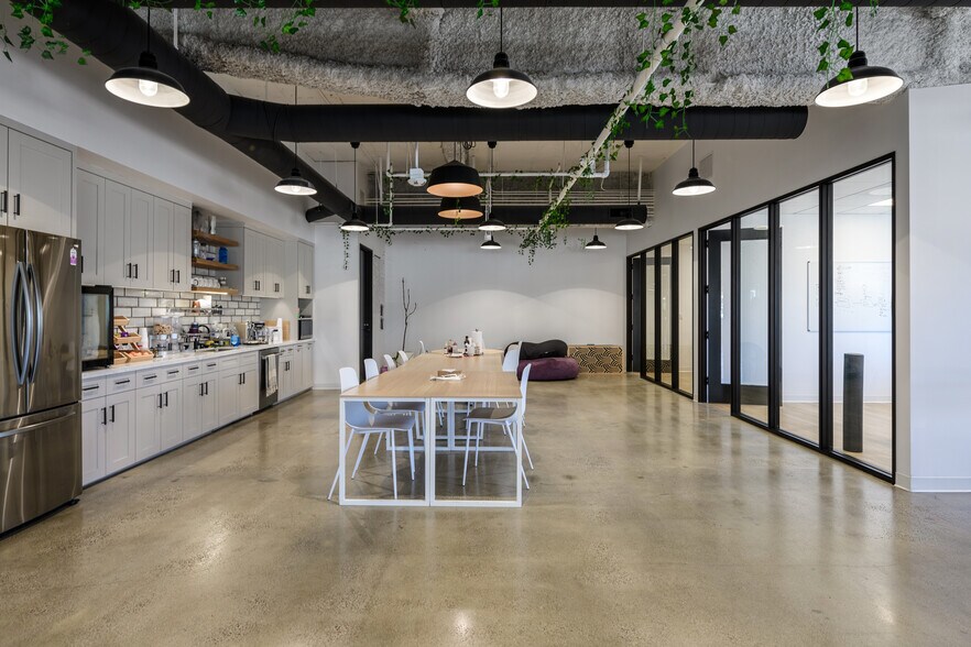 More Photos Of 6430 W Sunset Blvd, Los Angeles Office For Lease