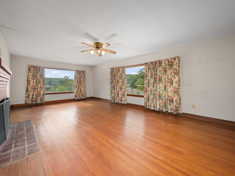 More Photos Of 5 Noland Downs Rd, Waynesville Office Residential For Sale