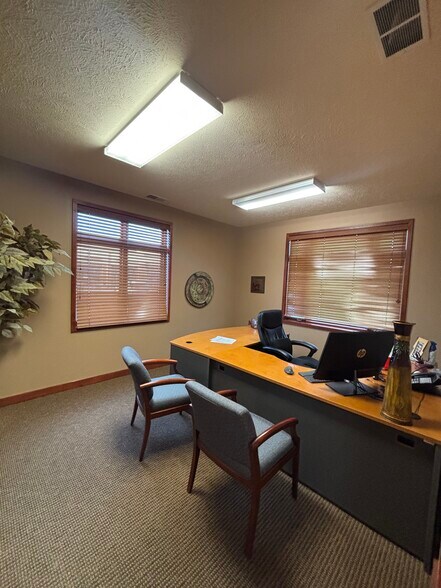 More Photos Of 1820-1824 N 169th Plz, Omaha Office For Lease